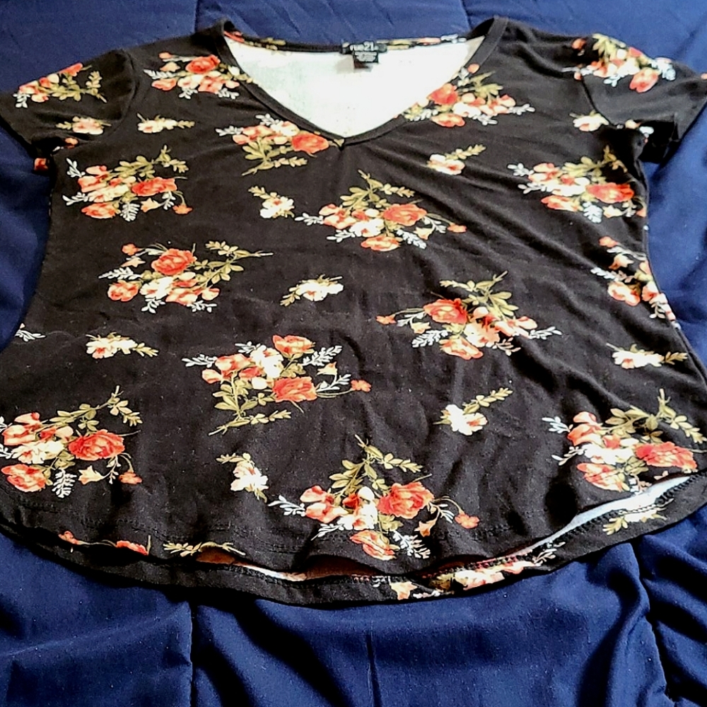 Floral Pattern Rue21 T-shirt